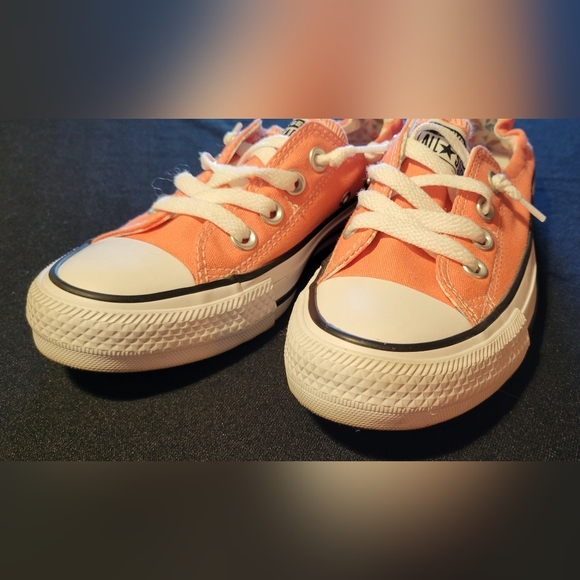 NWOT Coral Orange Converse Slip-ons size 6 (6.5 in normal sizing) - Picture 5 of 8